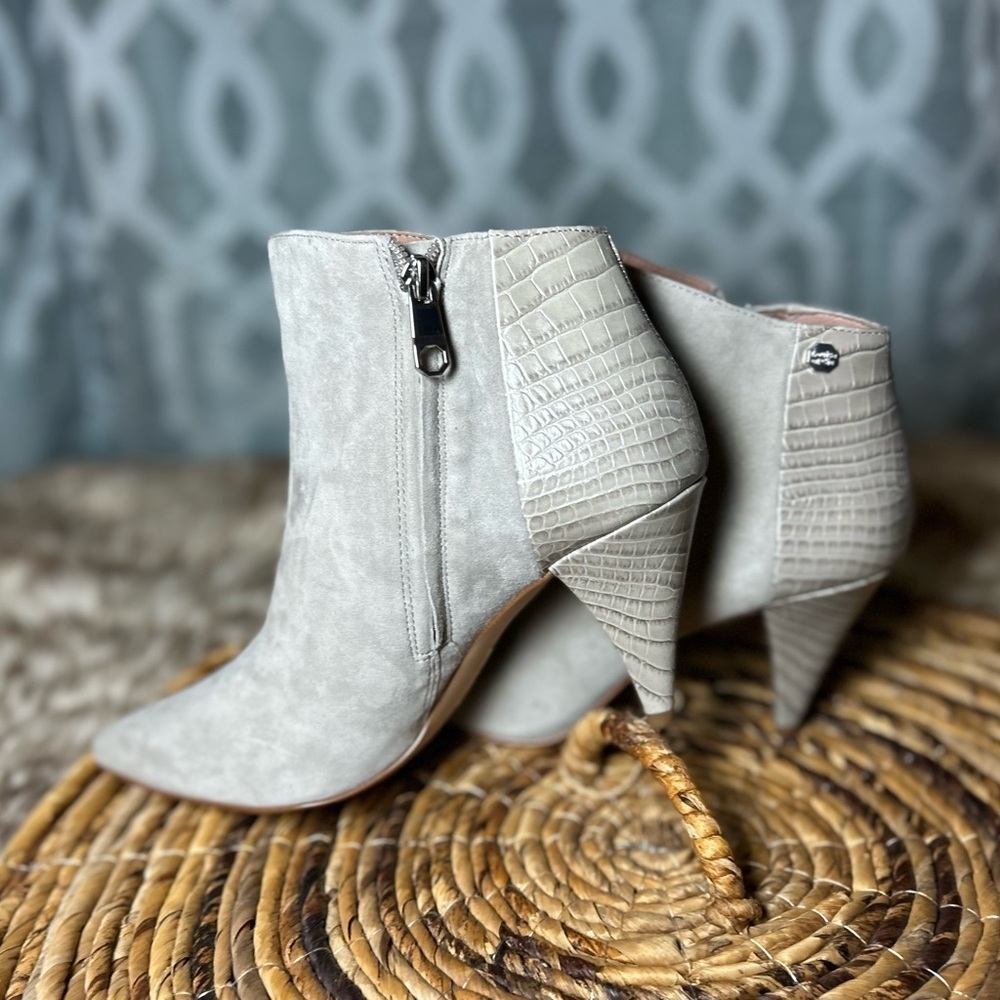 Women’s Size 9.5 Booties Heels Pointed Toe Gray Snake Print Leather Loise et Cie - Picture 10 of 16